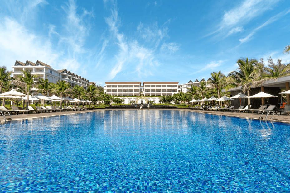 Hotel de luxe en France avec un grande piscine