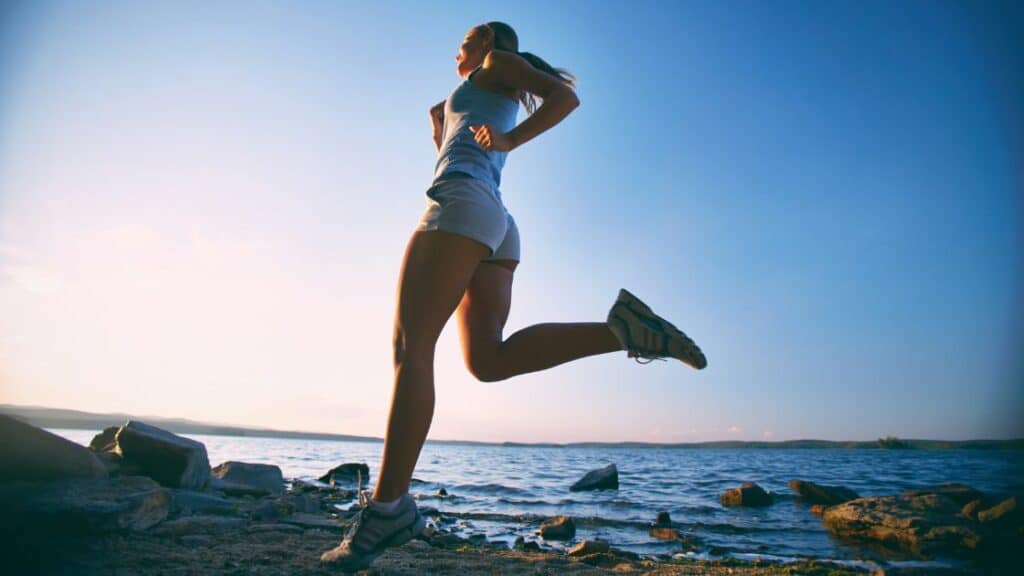 Où courir face à la mer en Europe ? Le guide des plus beaux parcours côtiers