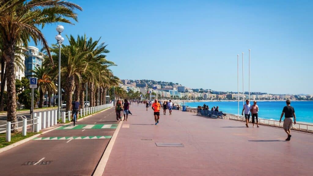 courir face à la mer sur la promenade des anglais